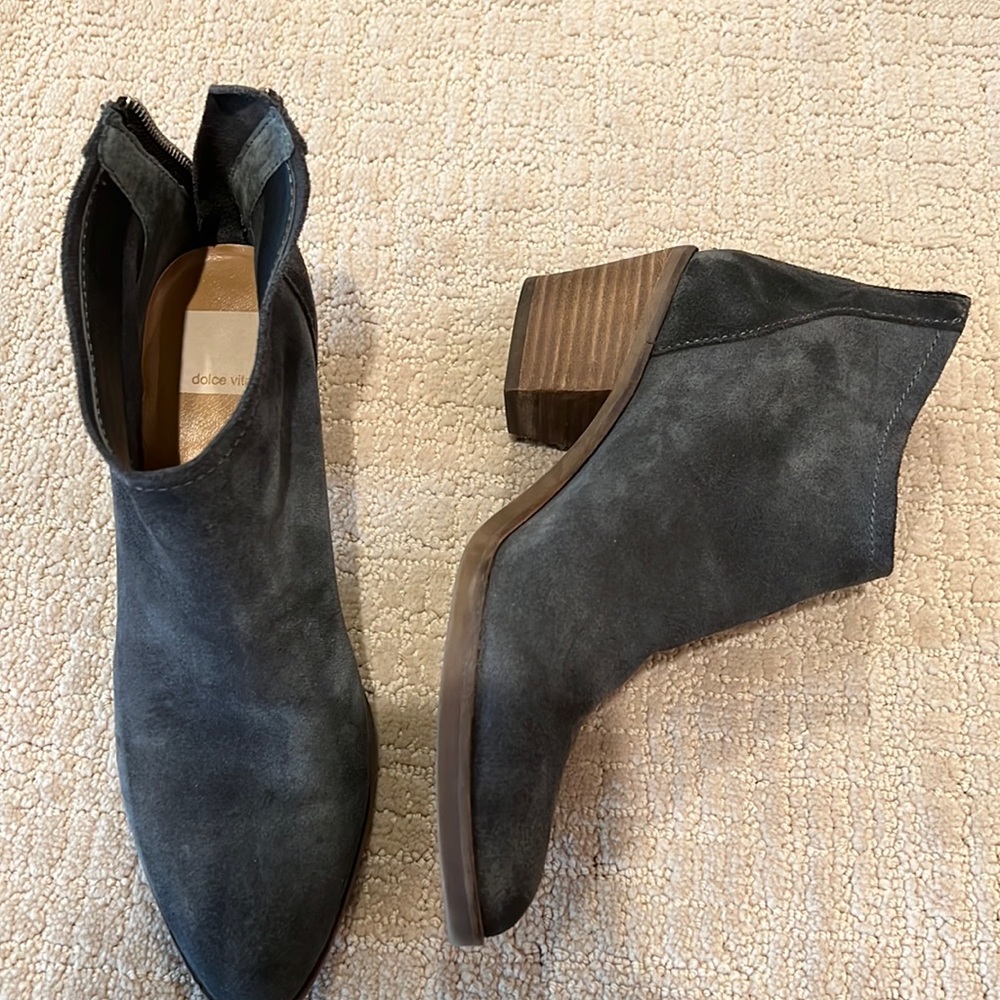 Dolce Vita almost new condition gray suede booties